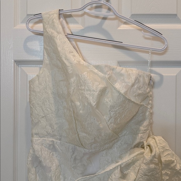 Showpo Brailey One Shoulder Wrap Front Mini Dress in White Jacquard Size 8 NWT - Picture 6 of 11